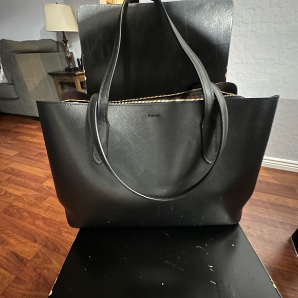 Pre-owned large Coach purse. - Picture 2 of 7